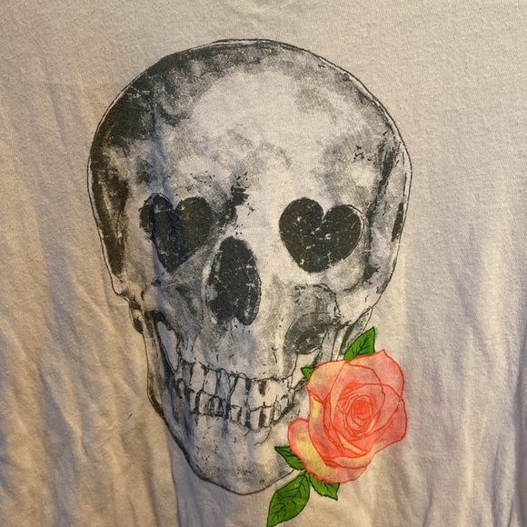 Chaser Skull Graphic T-Shirt with rose - Picture 2 of 3